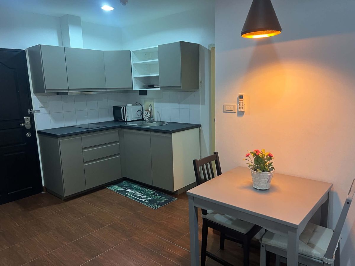 Kitchen and dining table
